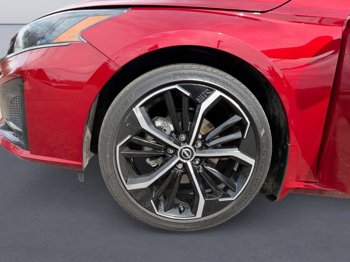 Used 2023 Nissan Altima 2.5 SR FWD image 14