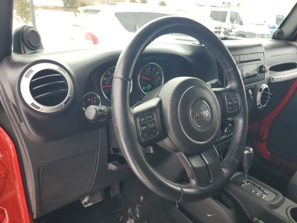 Used 2014 Jeep Wrangler Unlimited Sahara w/ Connectivity Group image 10