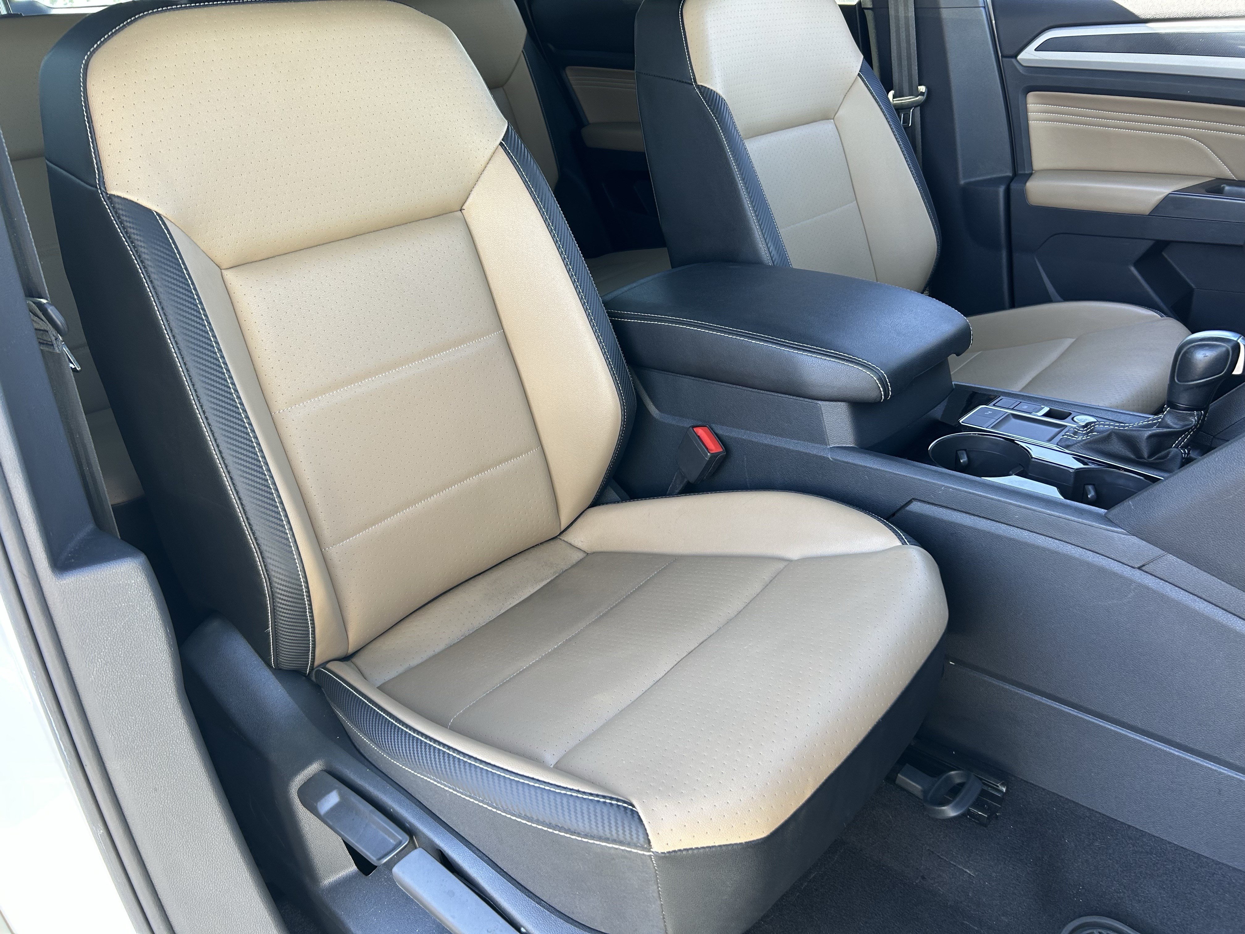 Used 2023 Volkswagen Atlas Cross Sport SE w/ Panoramic Sunroof Package FWD image 8