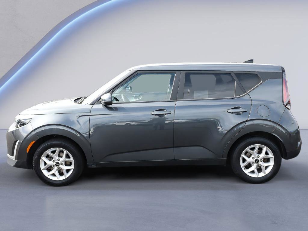 Used 2023 Kia Soul LX w/ Option Group 015 FWD image 4
