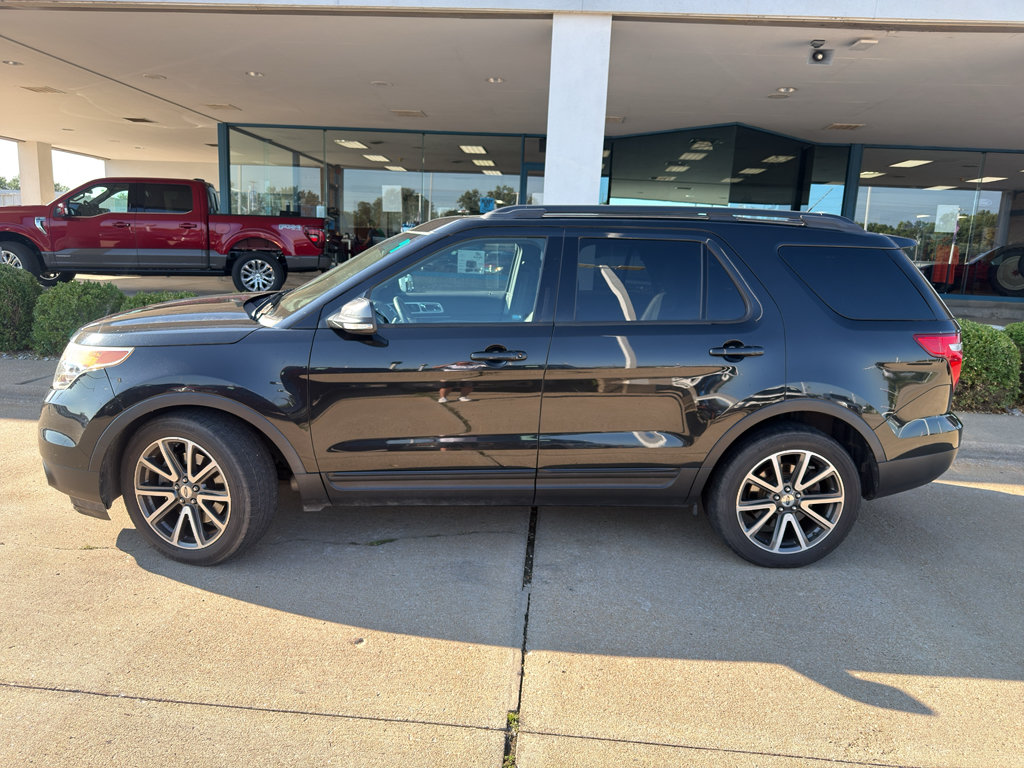 Used 2015 Ford Explorer XLT w/ Equipment Group 202A FWD image 9