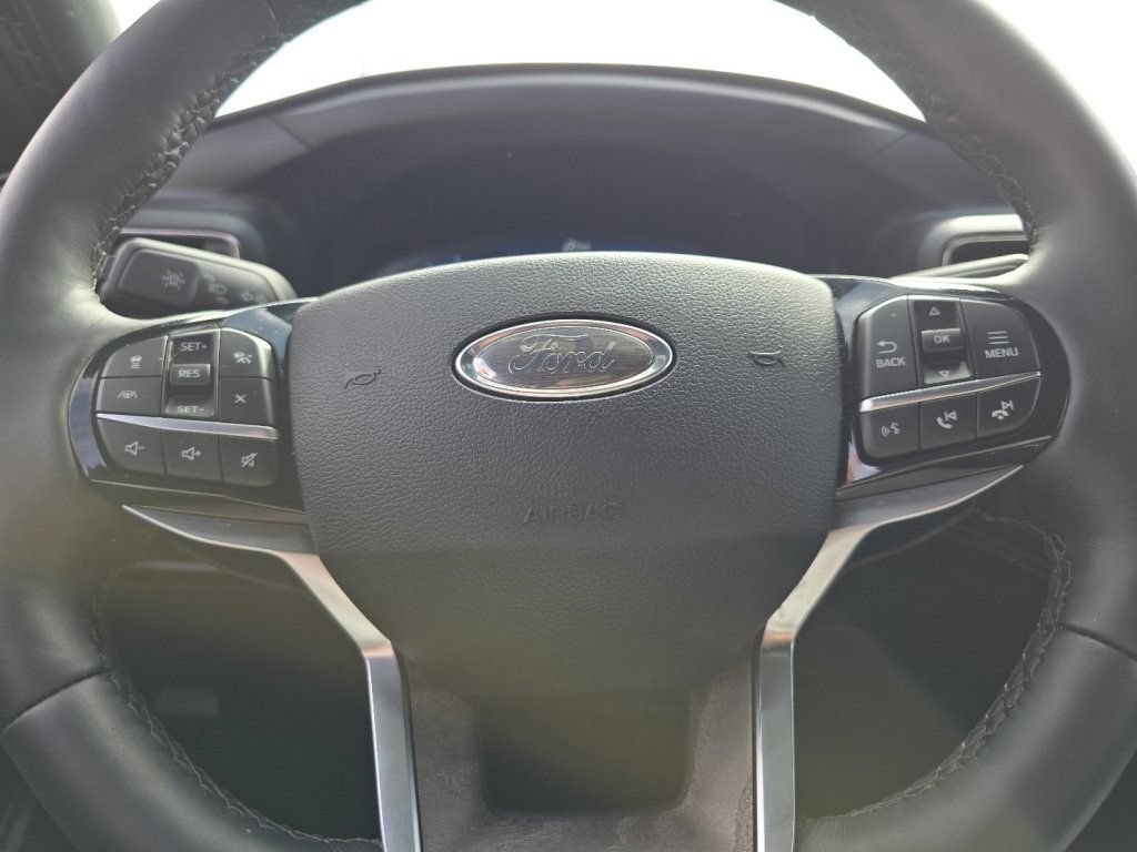 Used 2021 Ford Explorer Platinum w/ Premium Technology Package AWD/4WD image 33
