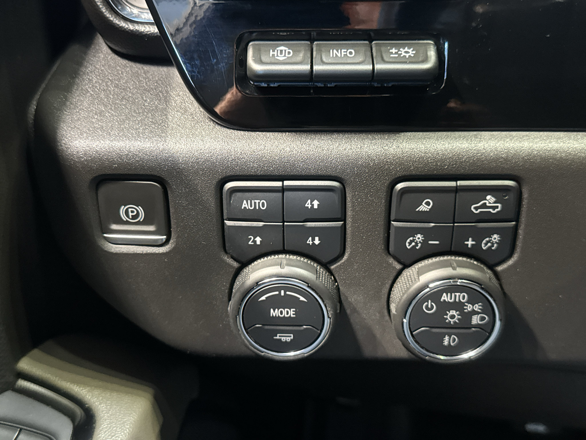Used 2024 Chevrolet Silverado 1500 ZR2 w/ Technology Package AWD/4WD image 37
