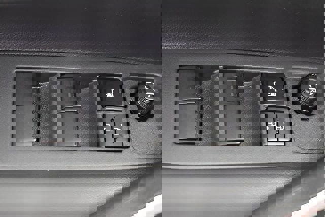 Used 2020 Toyota Corolla SE image 21