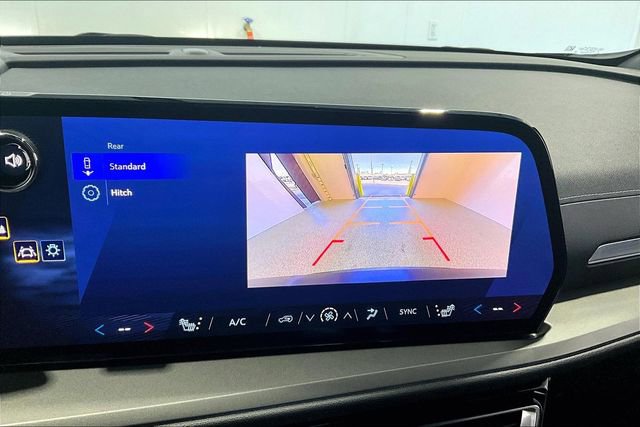 Used 2025 Chevrolet Traverse LT AWD/4WD image 14