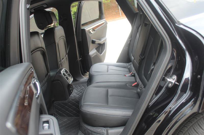 Used 2016 Porsche Macan S image 12