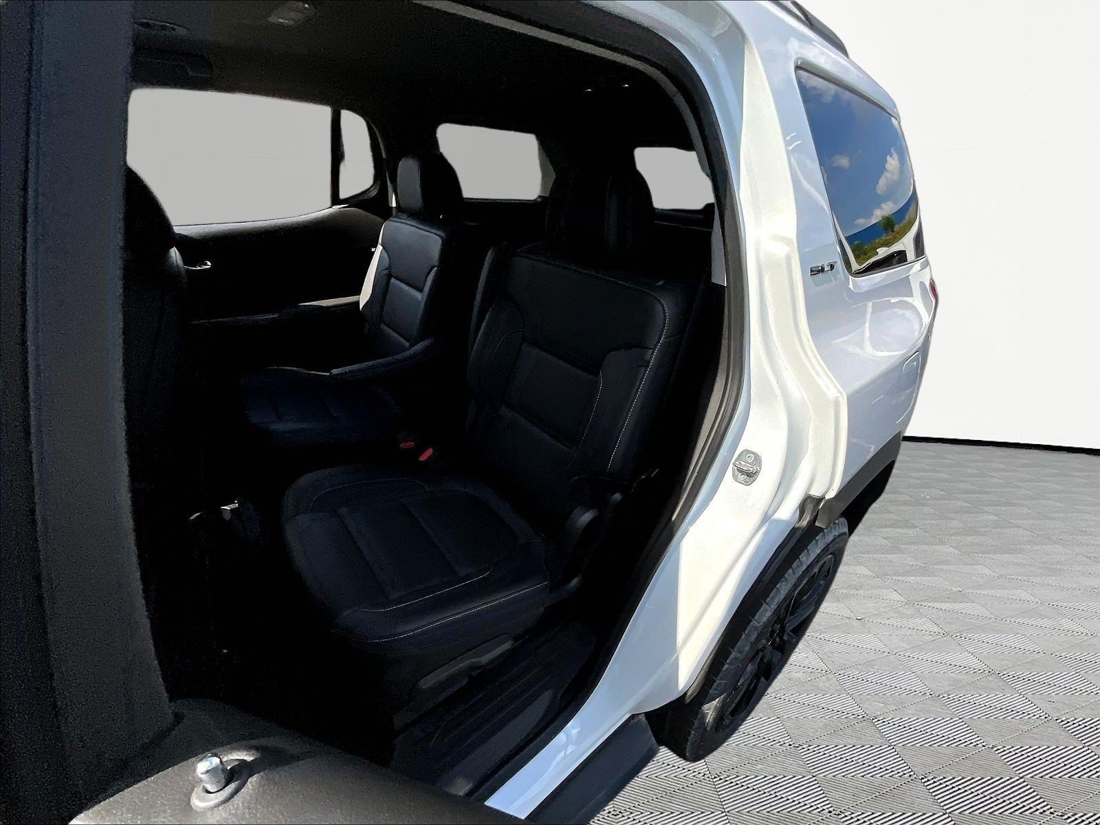 Used 2023 GMC Acadia SLT w/ Elevation Edition FWD image 22