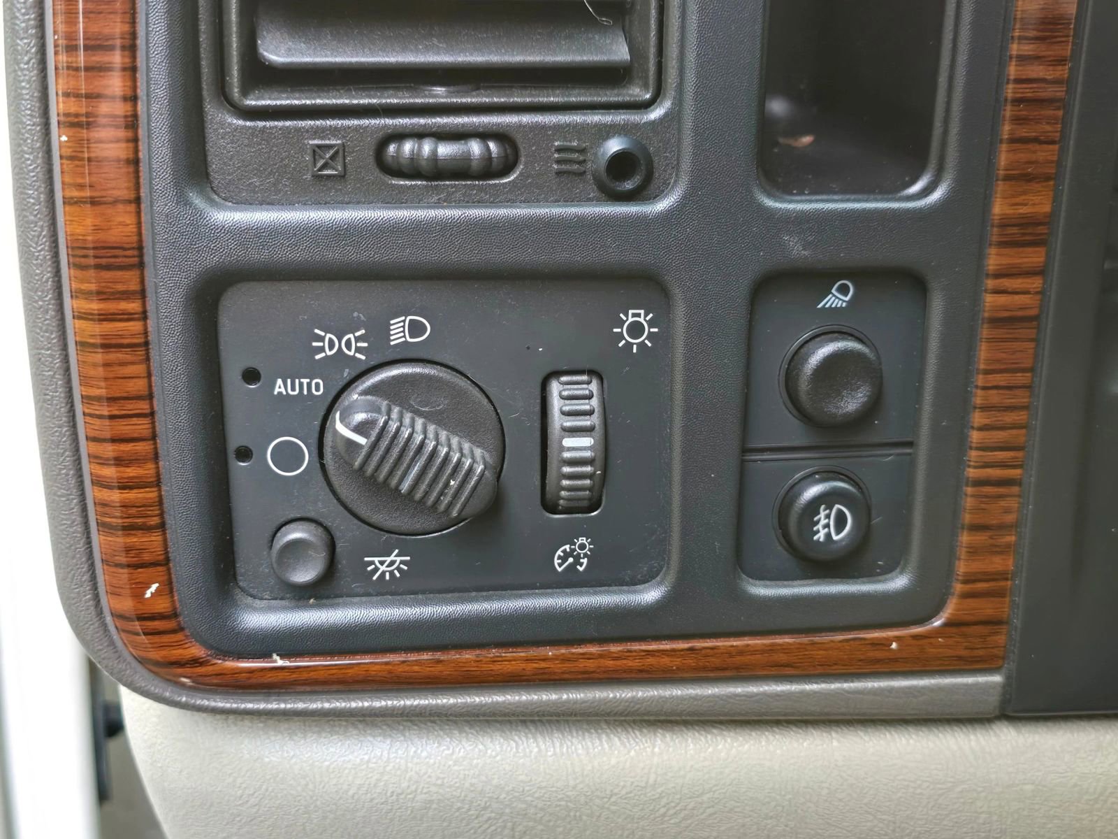 Used 2003 Cadillac Escalade EXT Sport Utility Pickup 4D 5 1/4 image 25