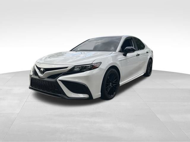Used 2022 Toyota Camry SE FWD image 2