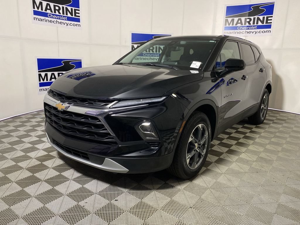 Used 2025 Chevrolet Blazer LT FWD image 11