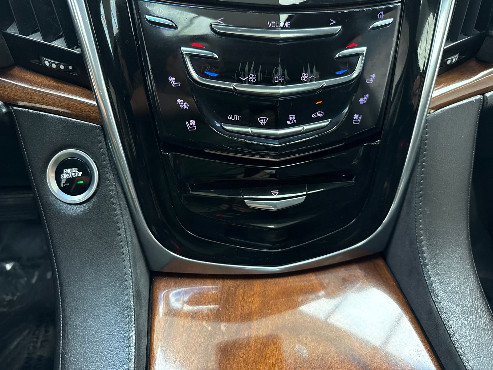 Used 2016 Cadillac Escalade Premium AWD/4WD image 31