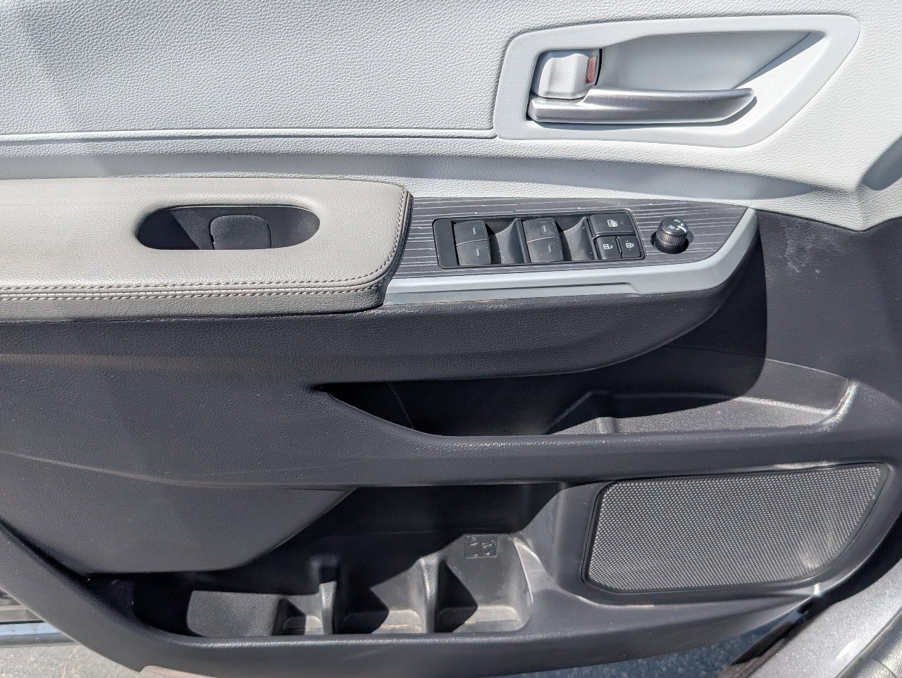 Used 2025 Toyota Sienna XLE image 16