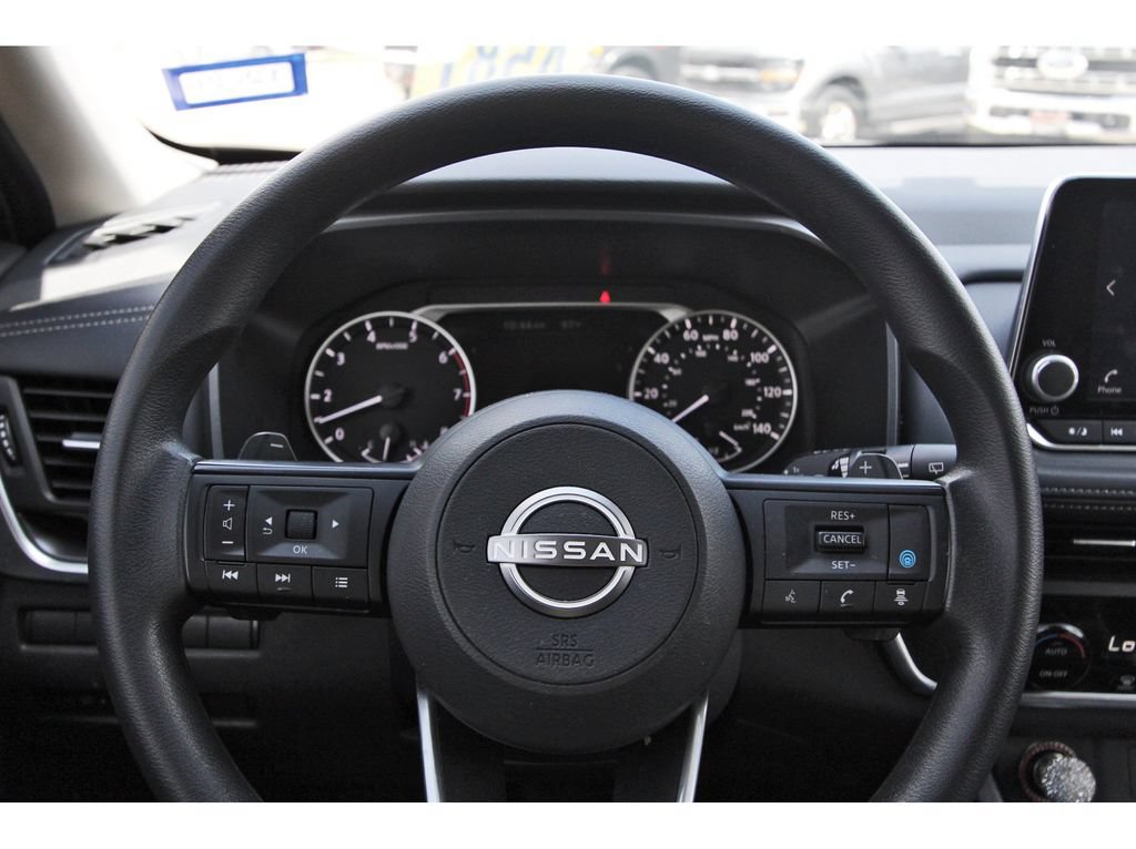 Used 2024 Nissan Rogue SV FWD image 11