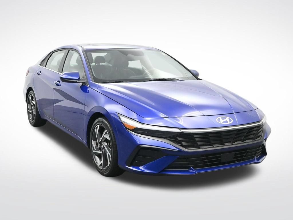 Used 2025 Hyundai Elantra SEL FWD image 3