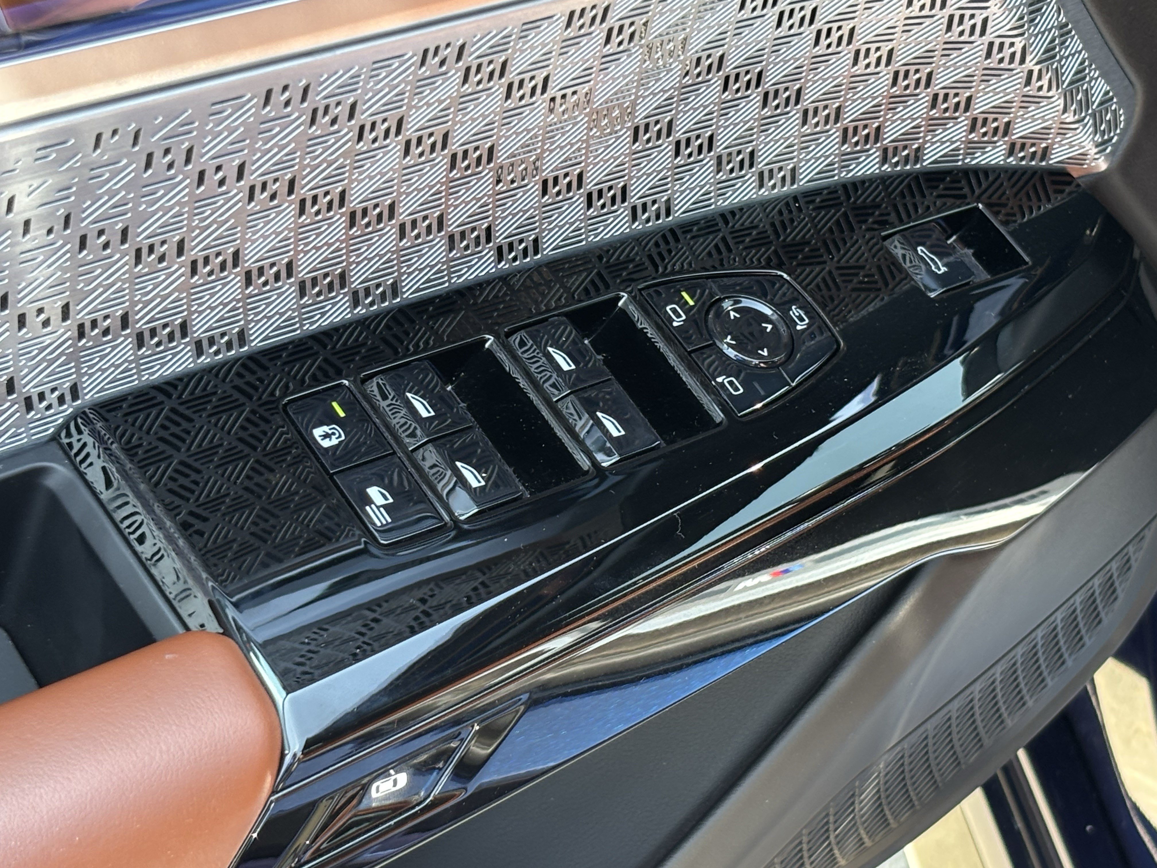 Certified 2023 BMW i7 xDrive60 w/ Executive Package 2 AWD/4WD image 15