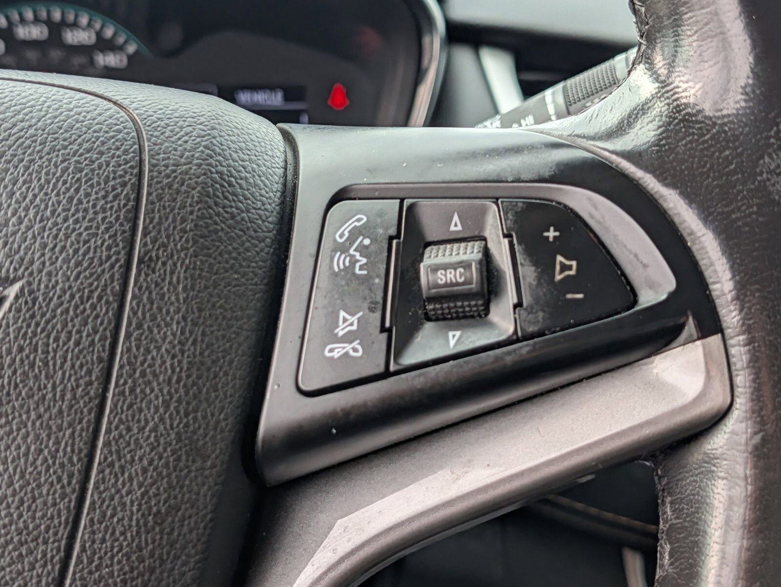 Used 2020 Chevrolet Trax LT w/ LT Convenience Package image 29