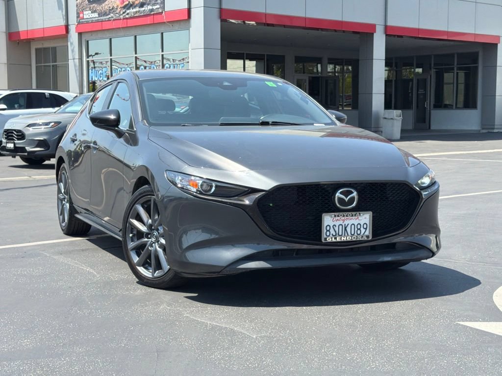 Used 2020 MAZDA MAZDA3 Hatchback w/ Preferred Package FWD image 2