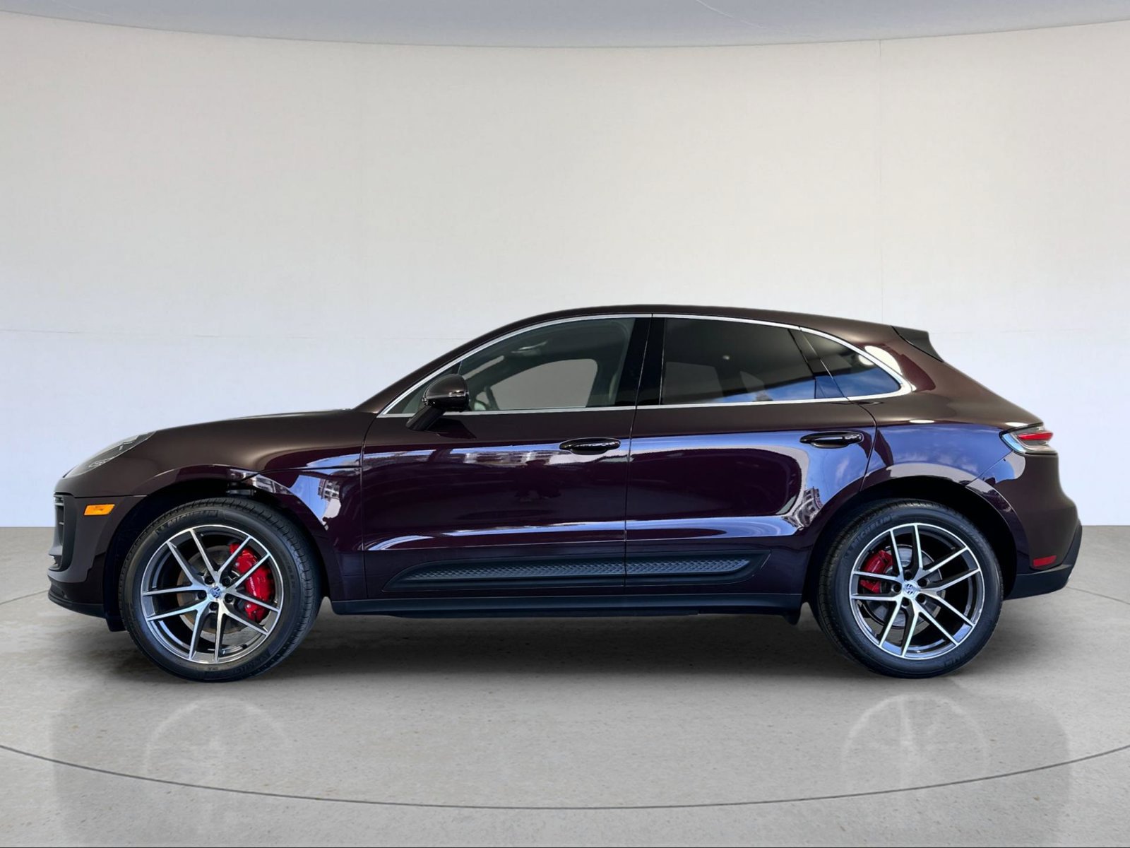 Certified 2023 Porsche Macan S AWD/4WD image 2
