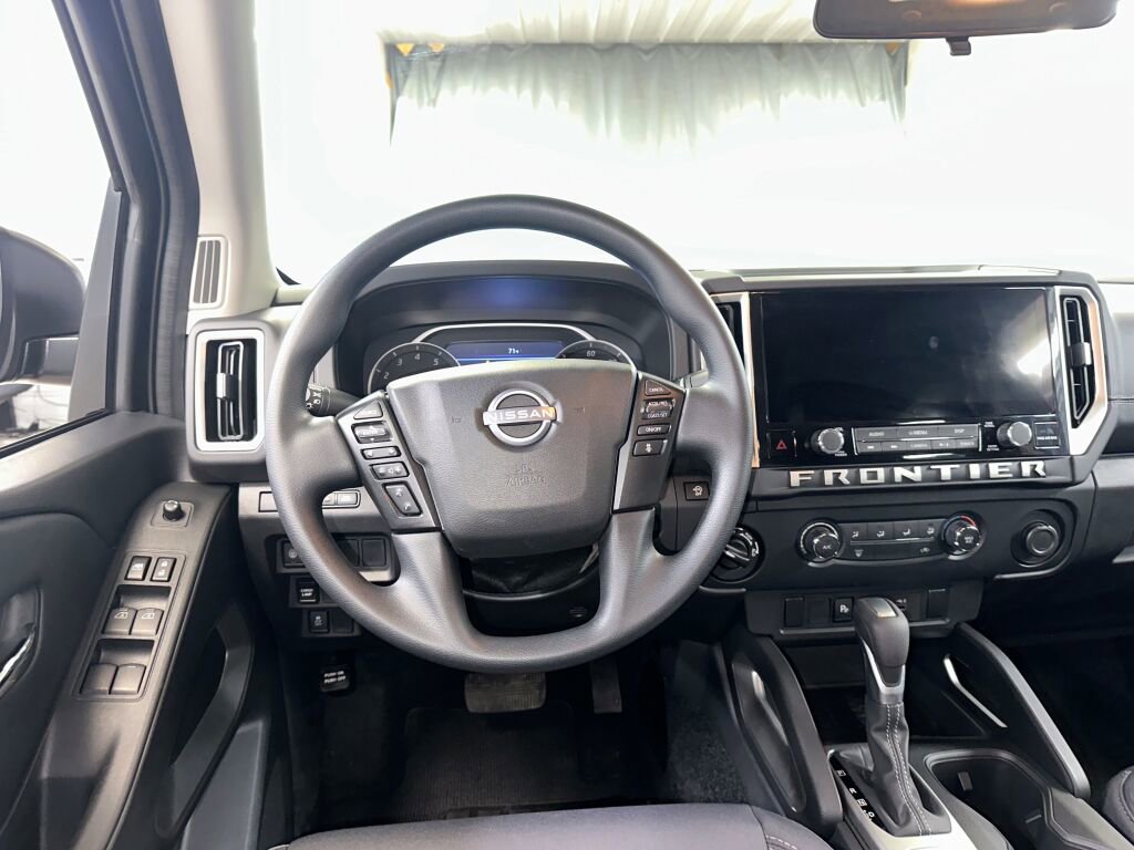 Used 2026 Nissan Frontier SV w/ Tow Package image 2