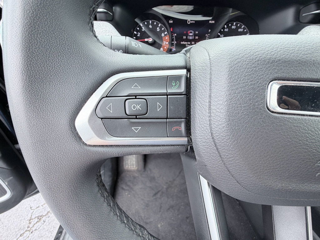 Used 2025 Jeep Compass Latitude AWD/4WD image 13