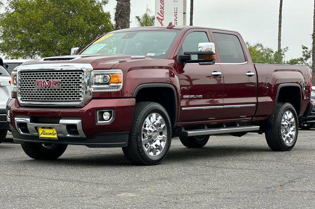 Used 2017 GMC Sierra 2500 Denali w/ Duramax Plus Package AWD/4WD image 8