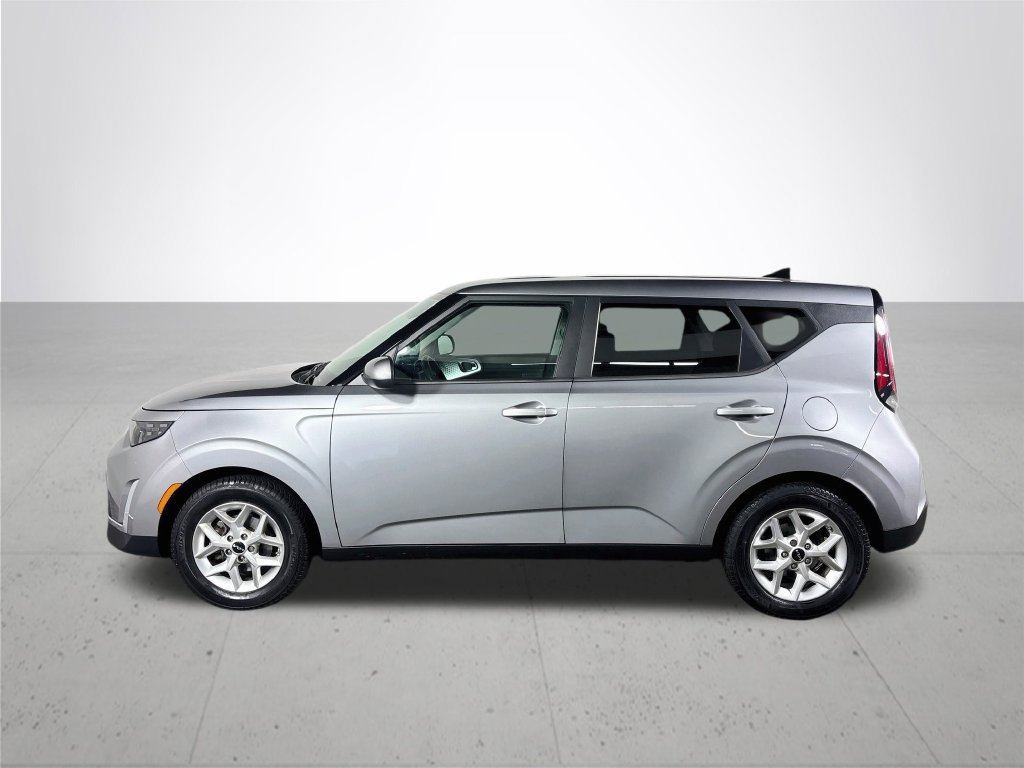 Used 2023 Kia Soul LX w/ LX Technology Package FWD image 9