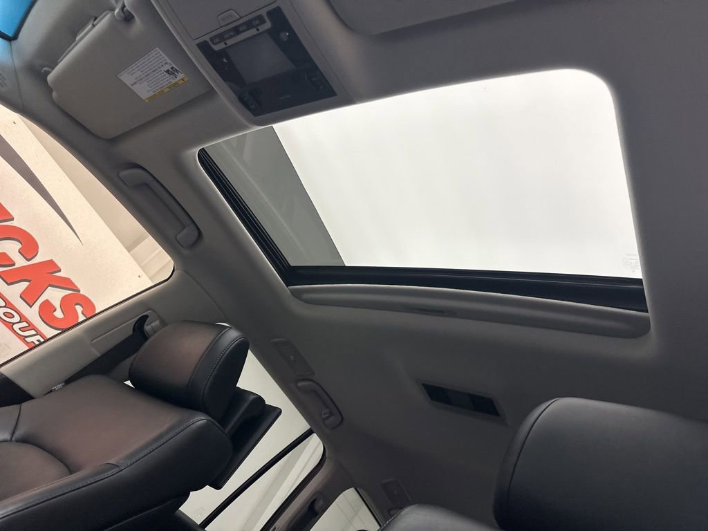 Used 2016 Toyota Land Cruiser AWD/4WD image 32