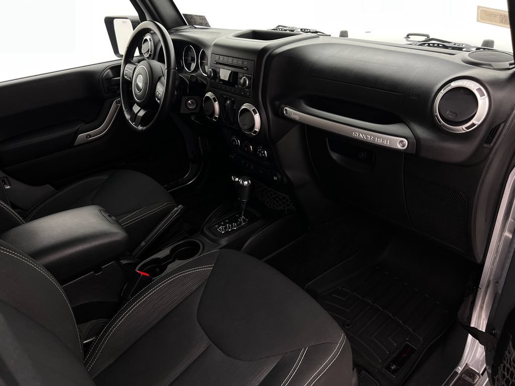Used 2015 Jeep Wrangler Sahara AWD/4WD image 16