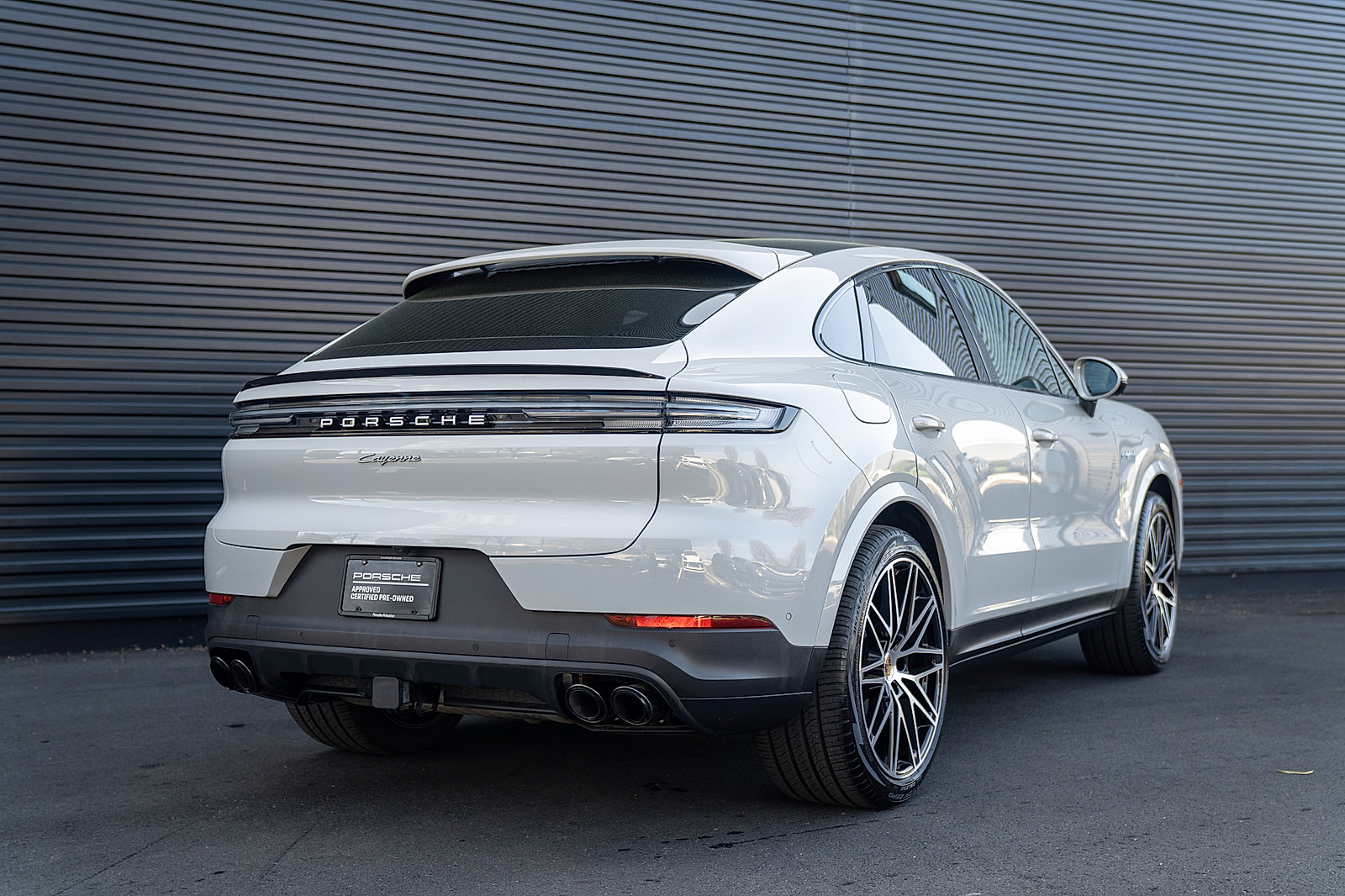 Certified 2025 Porsche Cayenne E-Hybrid Coupe AWD/4WD image 29