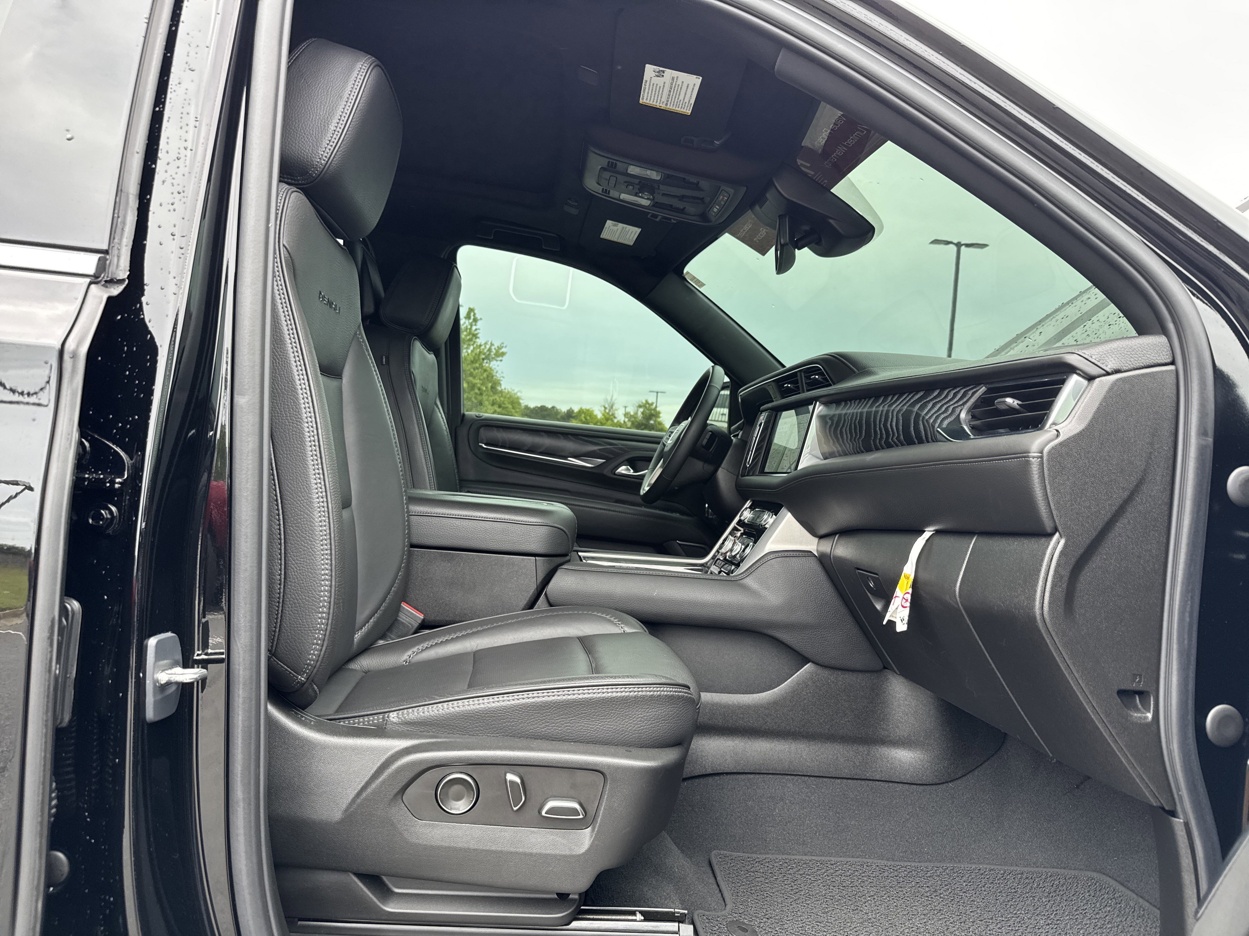 Used 2023 GMC Yukon XL Denali RWD image 36