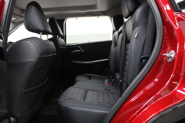 Used 2025 Mitsubishi Outlander SEL image 28