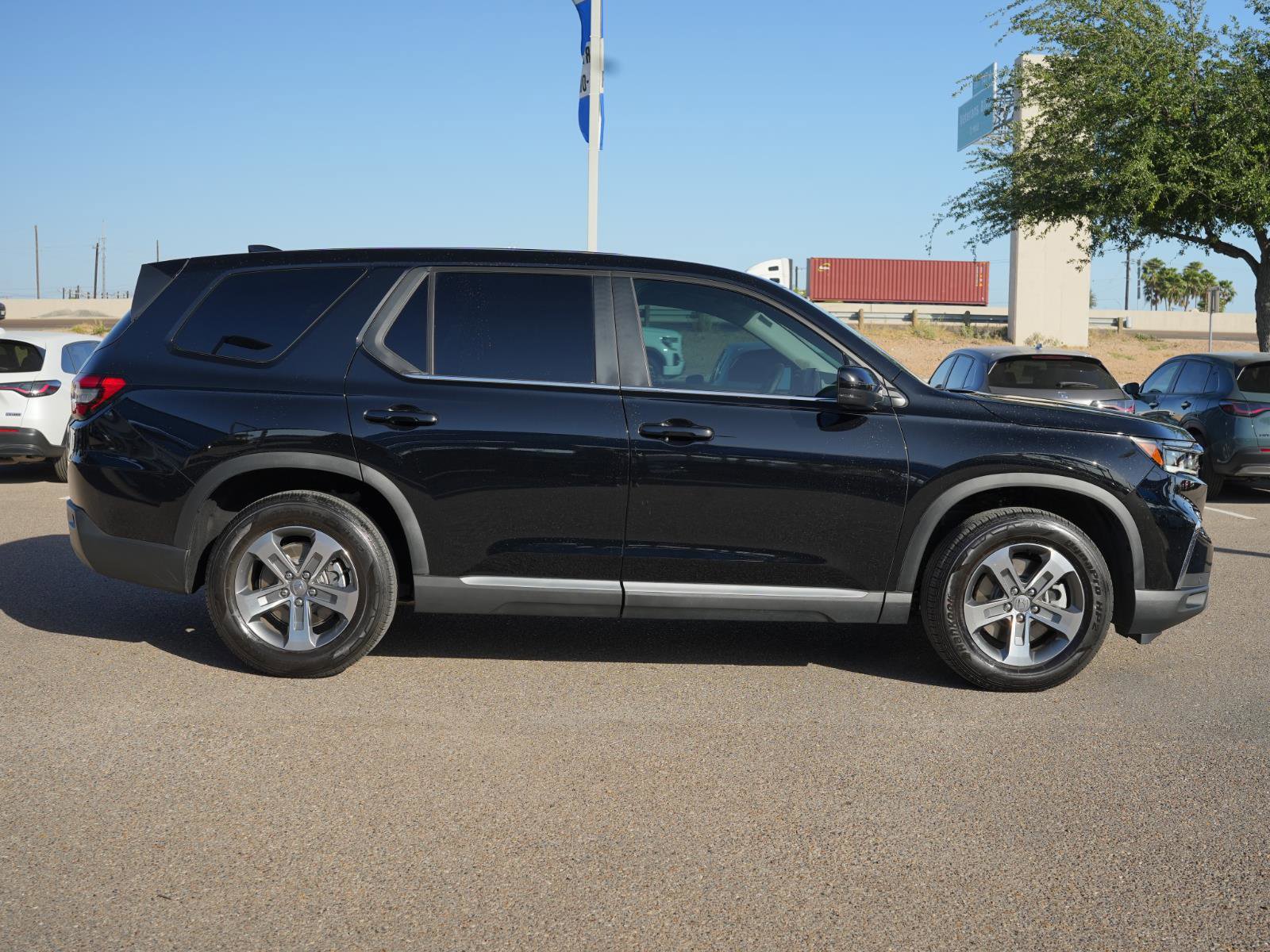 Used 2025 Honda Pilot EX-L image 4