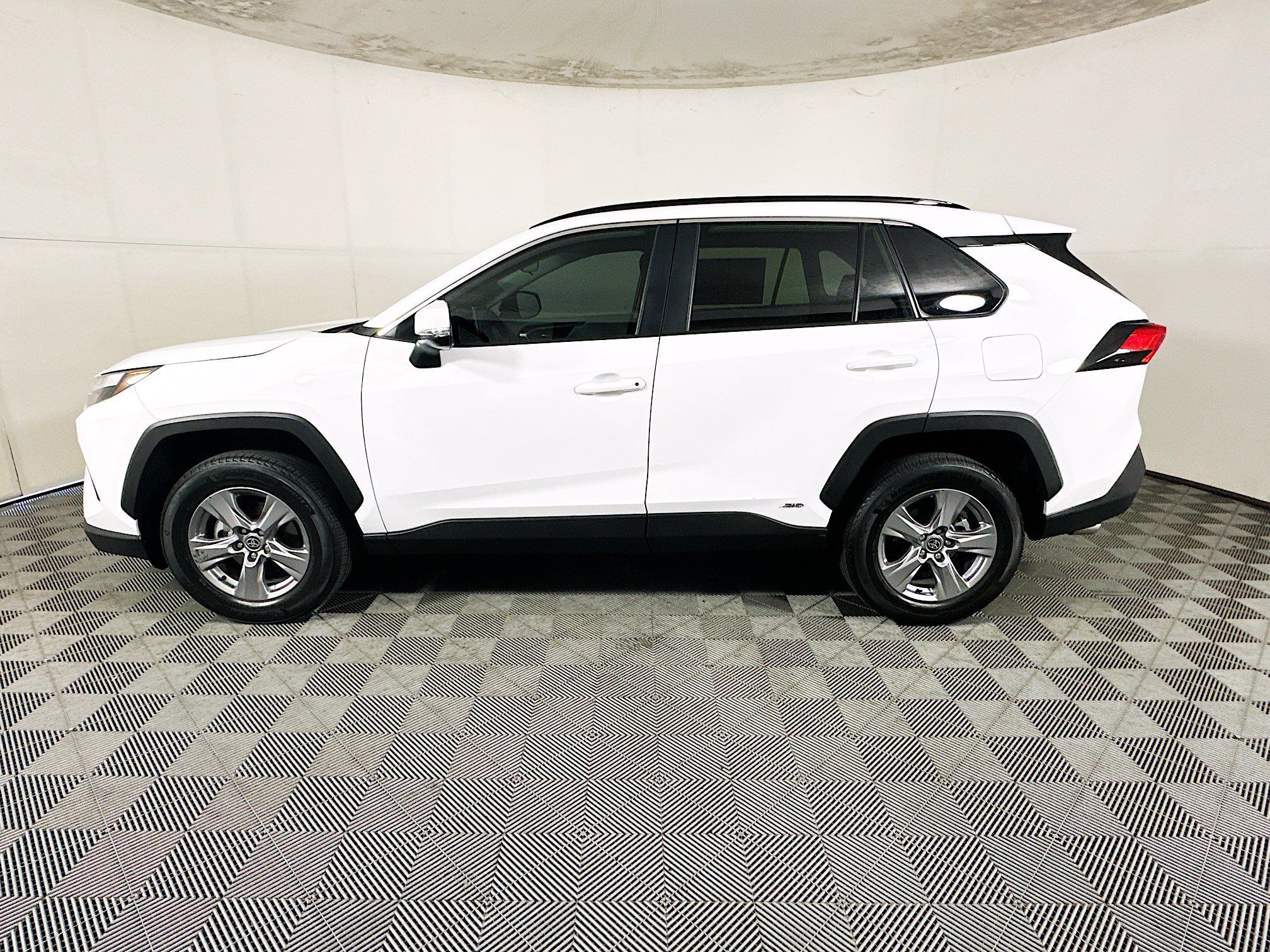 Used 2024 Toyota RAV4 XLE w/ Convenience Package AWD/4WD image 6