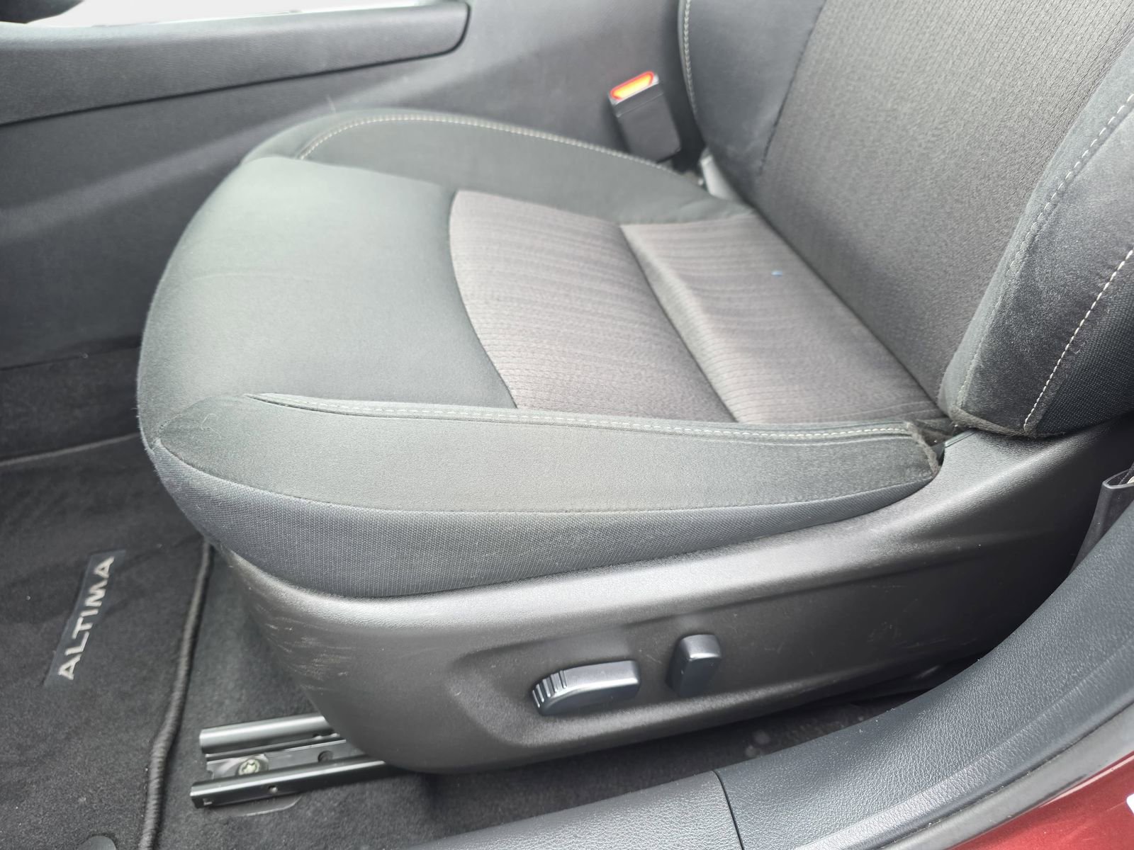 Used 2025 Nissan Altima 2.5 SV image 27