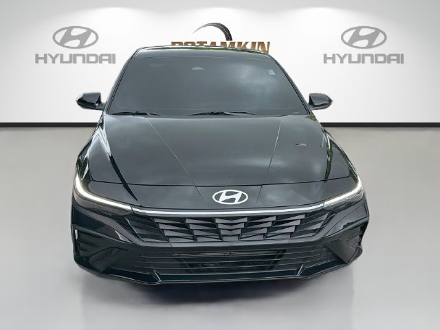 Used 2025 Hyundai Elantra Sport FWD image 2