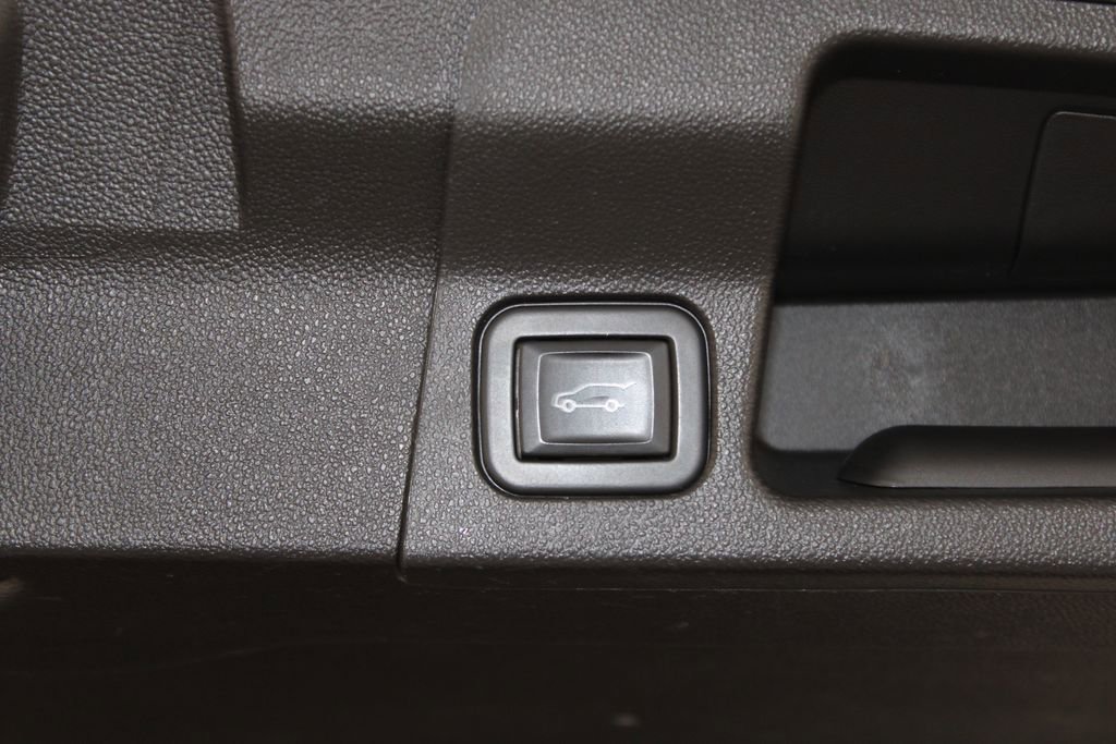 Used 2022 GMC Acadia SLE w/ Driver Convenience Package image 14