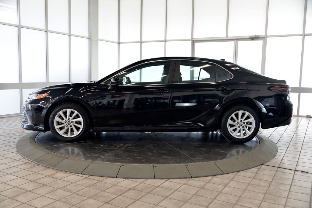 Used 2022 Toyota Camry LE AWD/4WD image 5