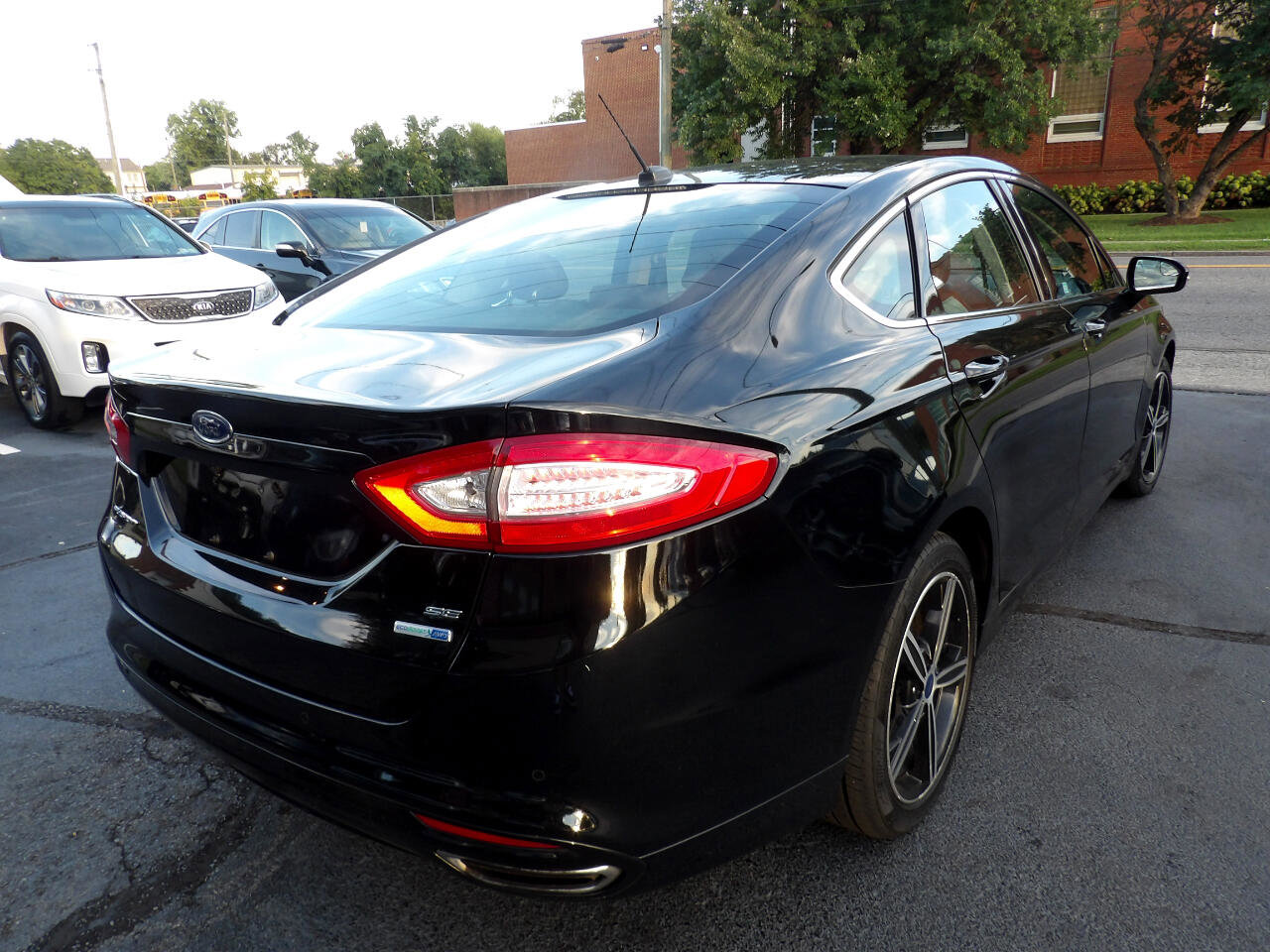 Used 2016 Ford Fusion SE w/ Equipment Group 202A image 6