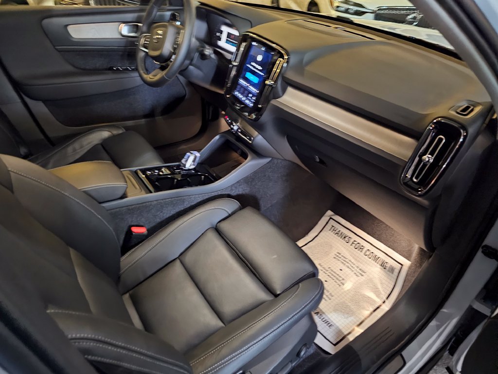 Certified 2025 Volvo XC40 B5 Ultra AWD/4WD image 10