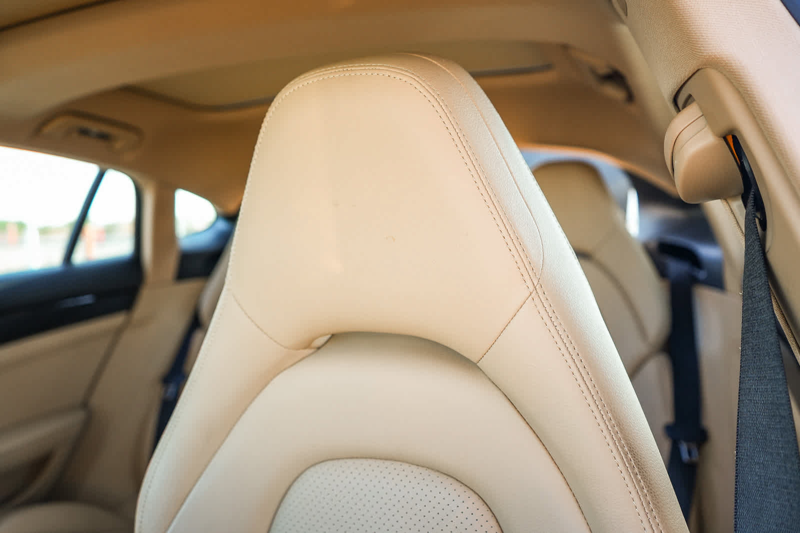 Used 2019 Porsche Panamera 4 AWD/4WD image 28
