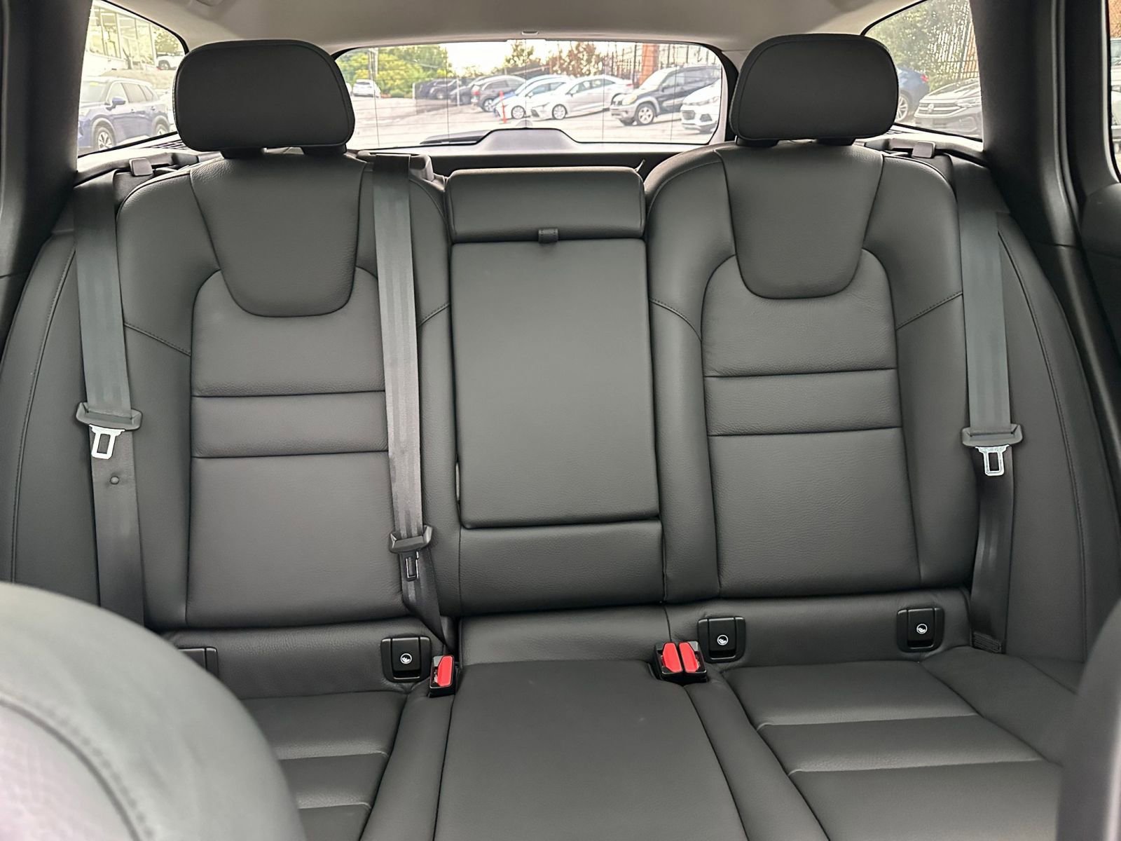 Used 2025 Volvo V60 B5 Cross Country Plus image 37