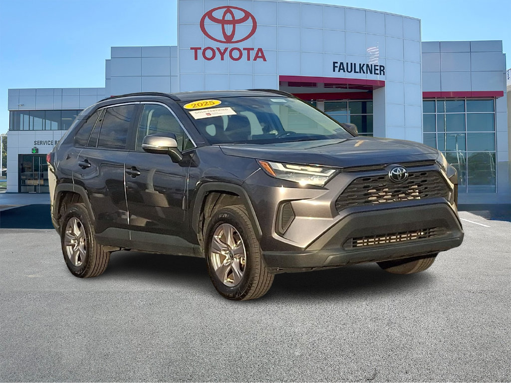 Used 2025 Toyota RAV4 XLE AWD/4WD image 1