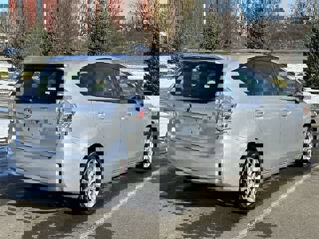 Used 2013 Toyota Prius V Five image 20