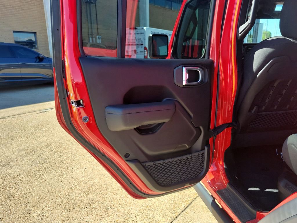 Used 2022 Jeep Wrangler Unlimited Rubicon 4xe w/ Safety Group AWD/4WD image 7