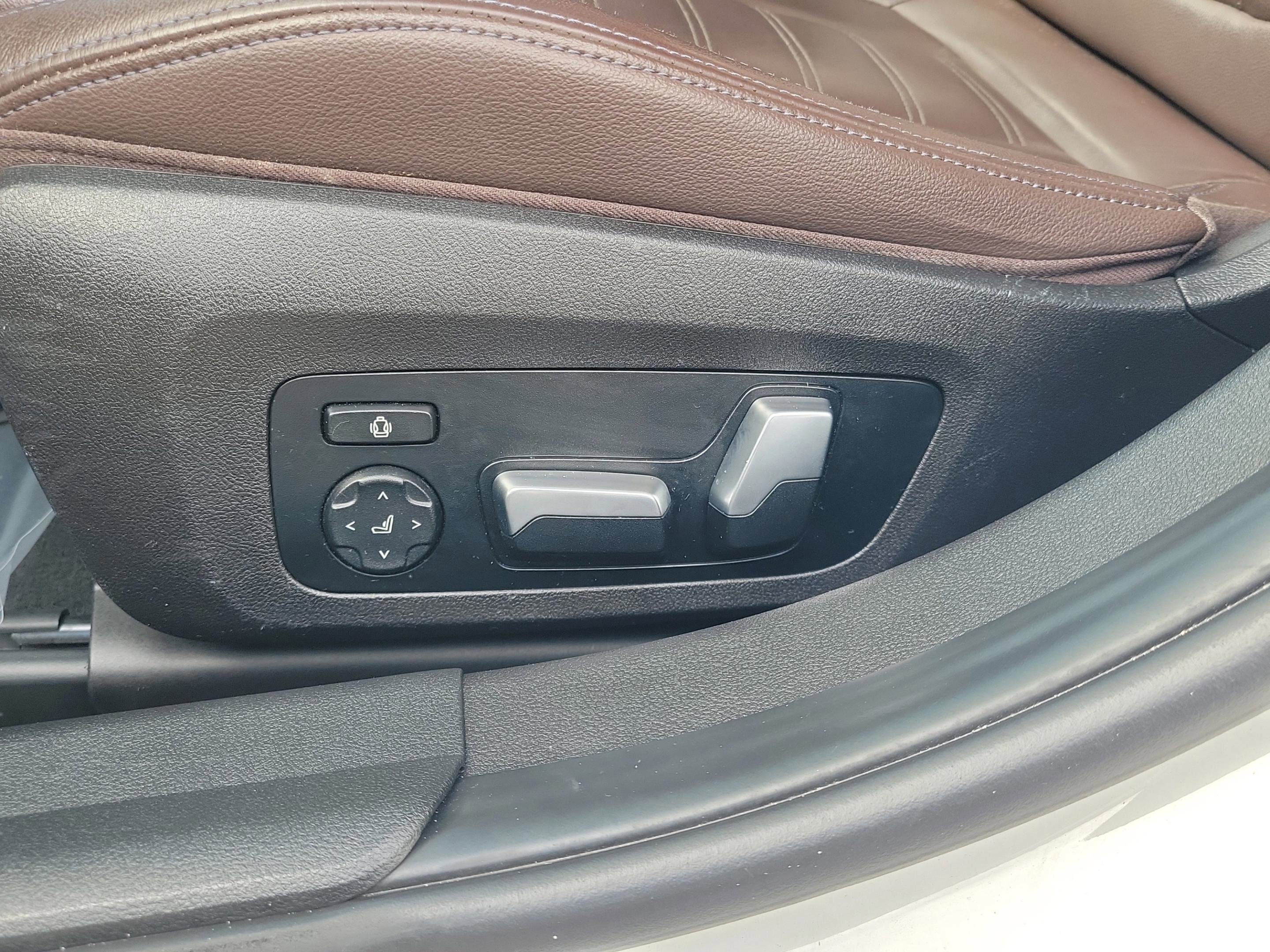 Used 2020 BMW 330i Sedan w/ Convenience Package image 14