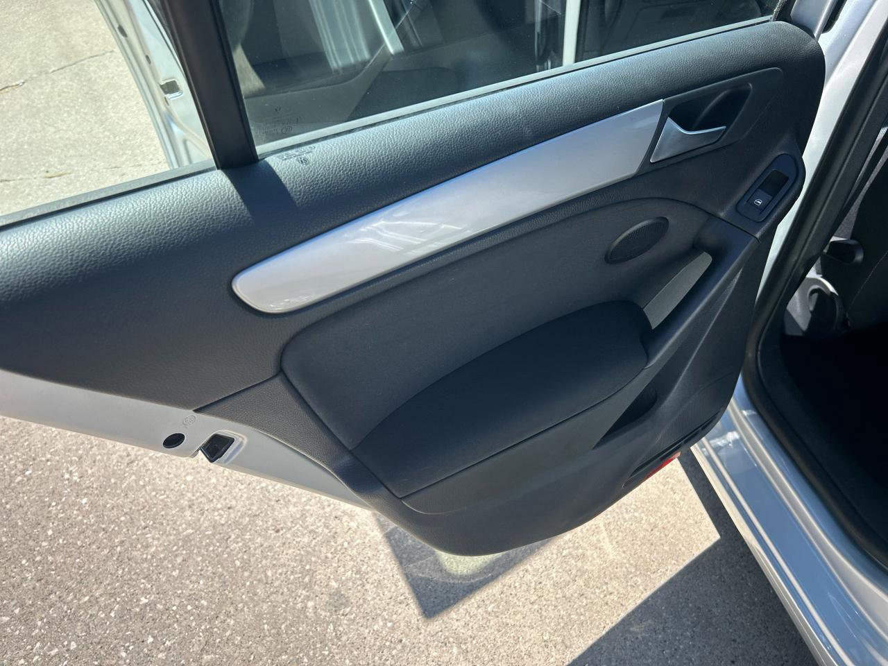 Used 2014 Volkswagen Golf 4-Door image 11