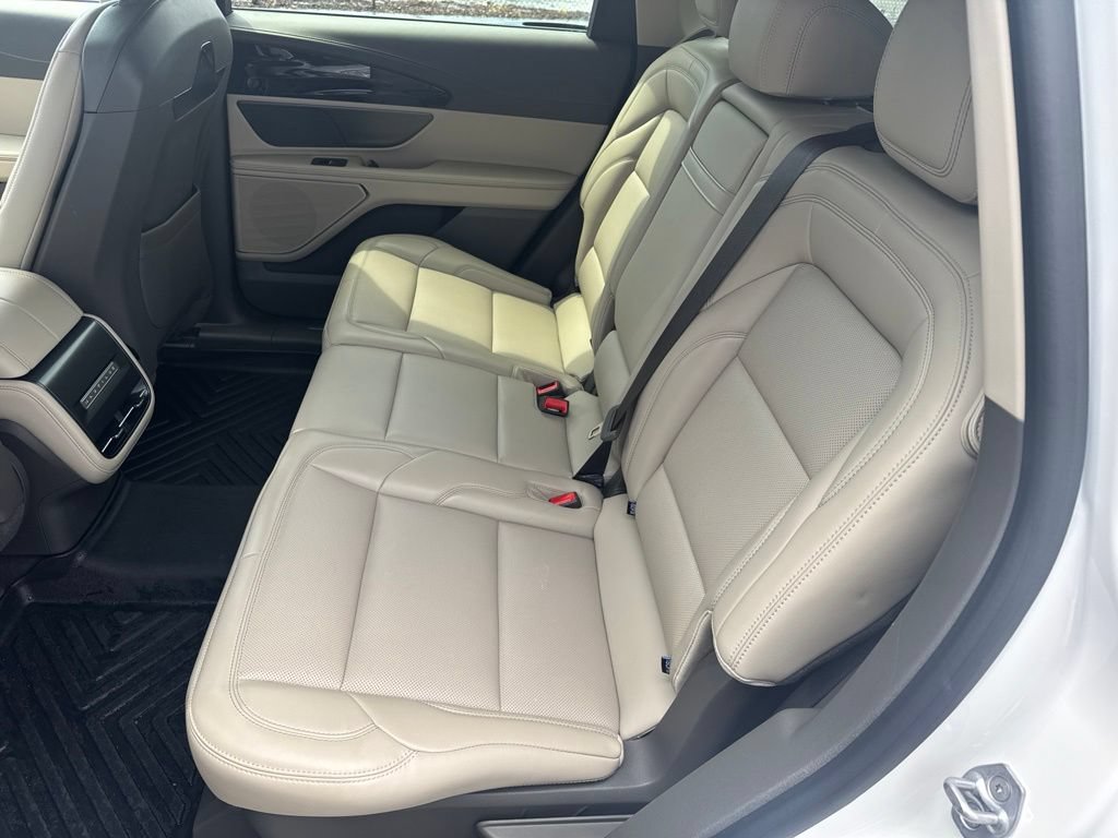 Used 2025 Lincoln Nautilus Premier AWD/4WD image 20