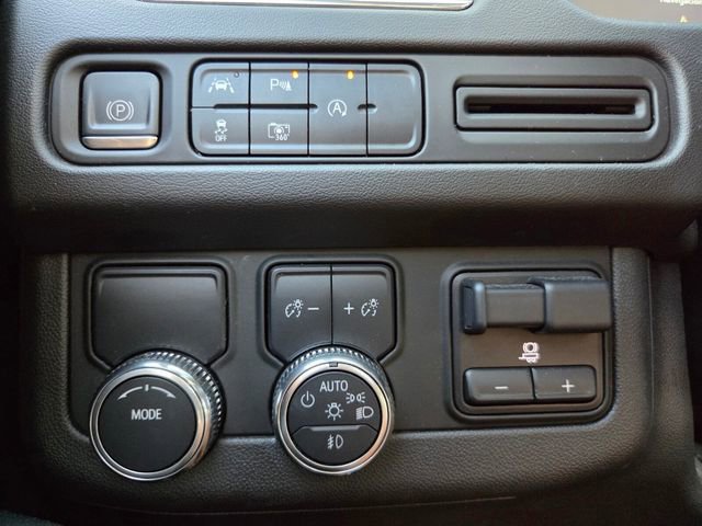 Used 2023 GMC Yukon SLT w/ SLT Premium Package image 19