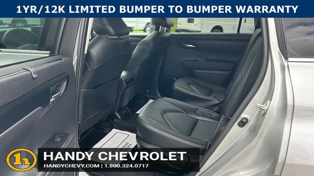Used 2021 Toyota Highlander XLE AWD/4WD image 32