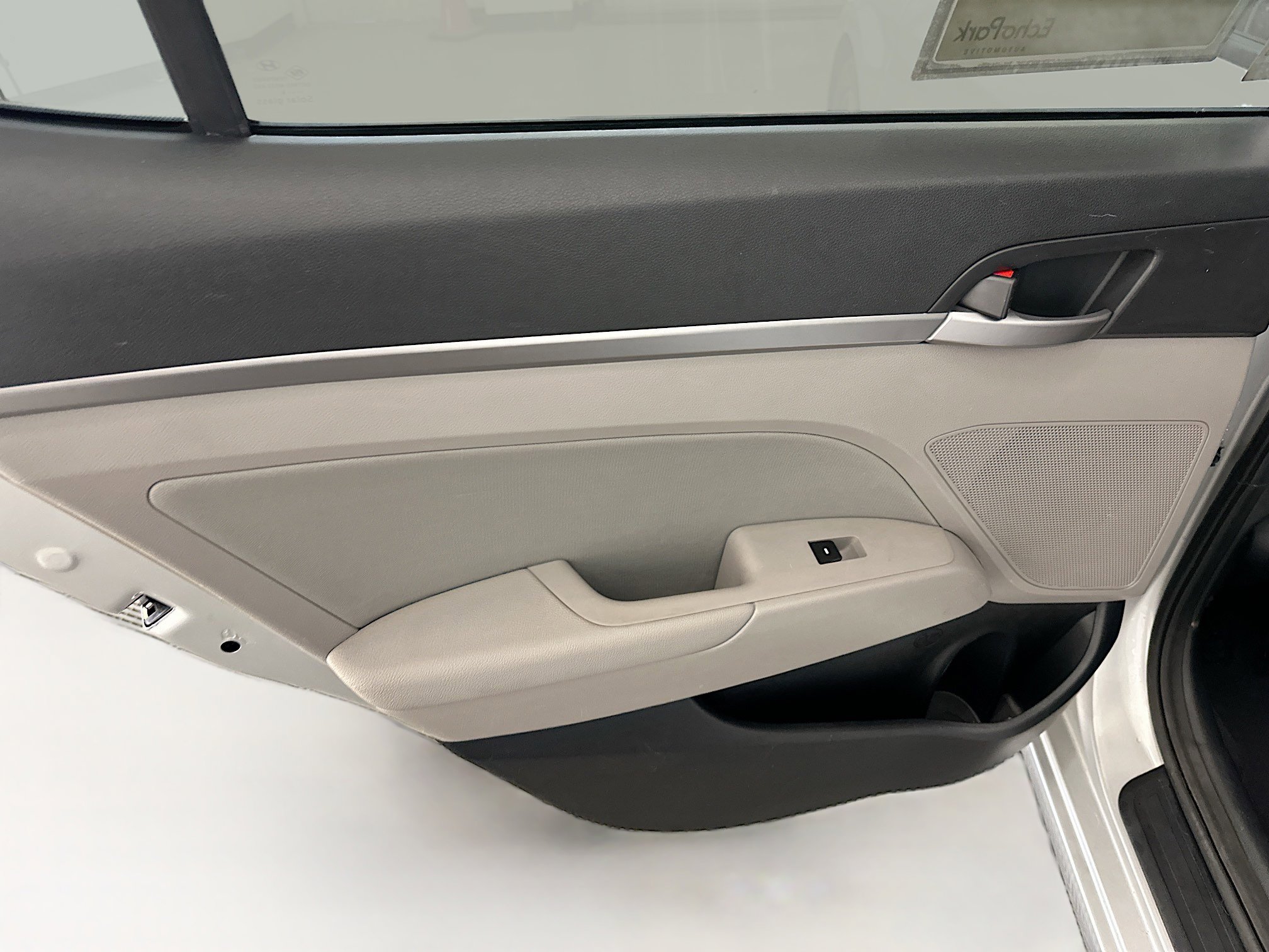 Used 2017 Hyundai Elantra SE w/ SE A/T Tech Package 03 image 26